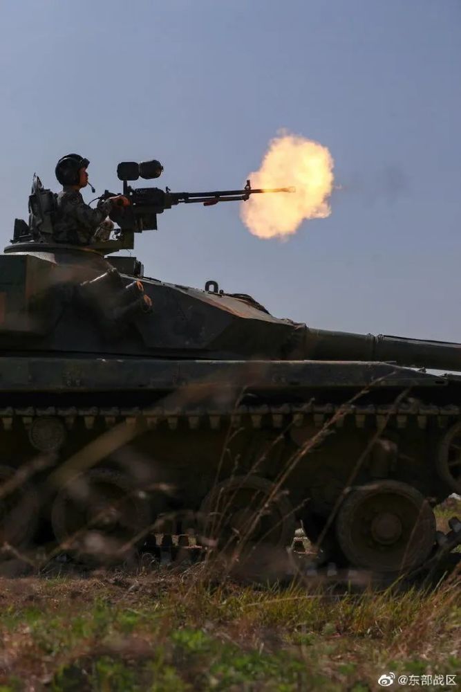 燃爆解放军坦克高射机枪开火画面震撼登场