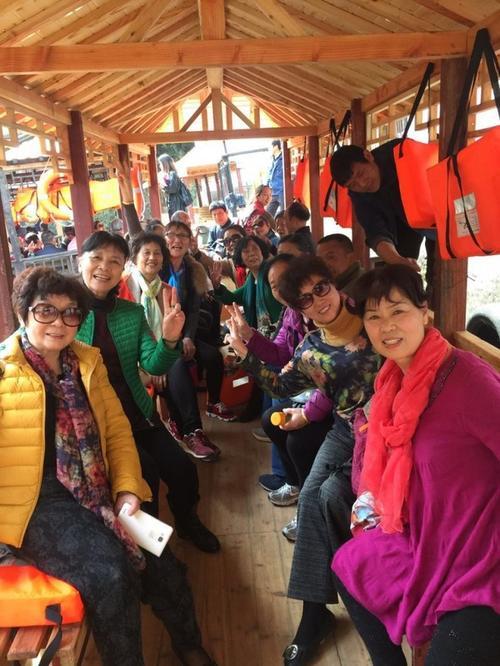 建议中老年人不管到哪旅游这5样带上不离身关键时刻有用