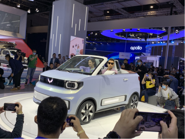 五菱宏光miniev cabrio首发亮相 可爱又兼顾拉风