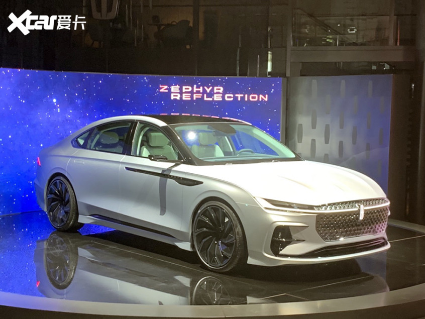 在日前开幕的2021上海车展上,林肯旗下全新中型轿车zephyr概念车正式