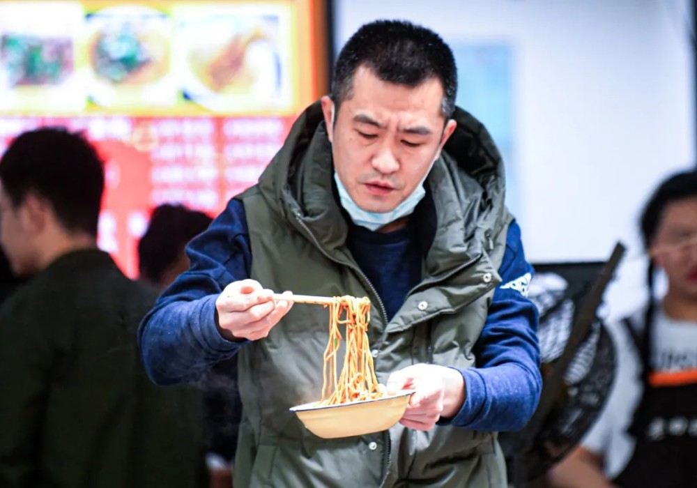 两次登上央视武汉这家热干面为啥火老板总结四个字