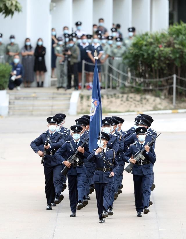 港警首秀中式步操香港小学生中式步操的场面更加震撼