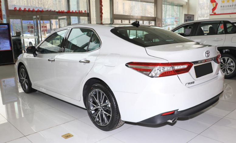 最新款凯美瑞,推荐入手21款 2.5g 豪华版,旗舰版不太推荐_腾讯新闻