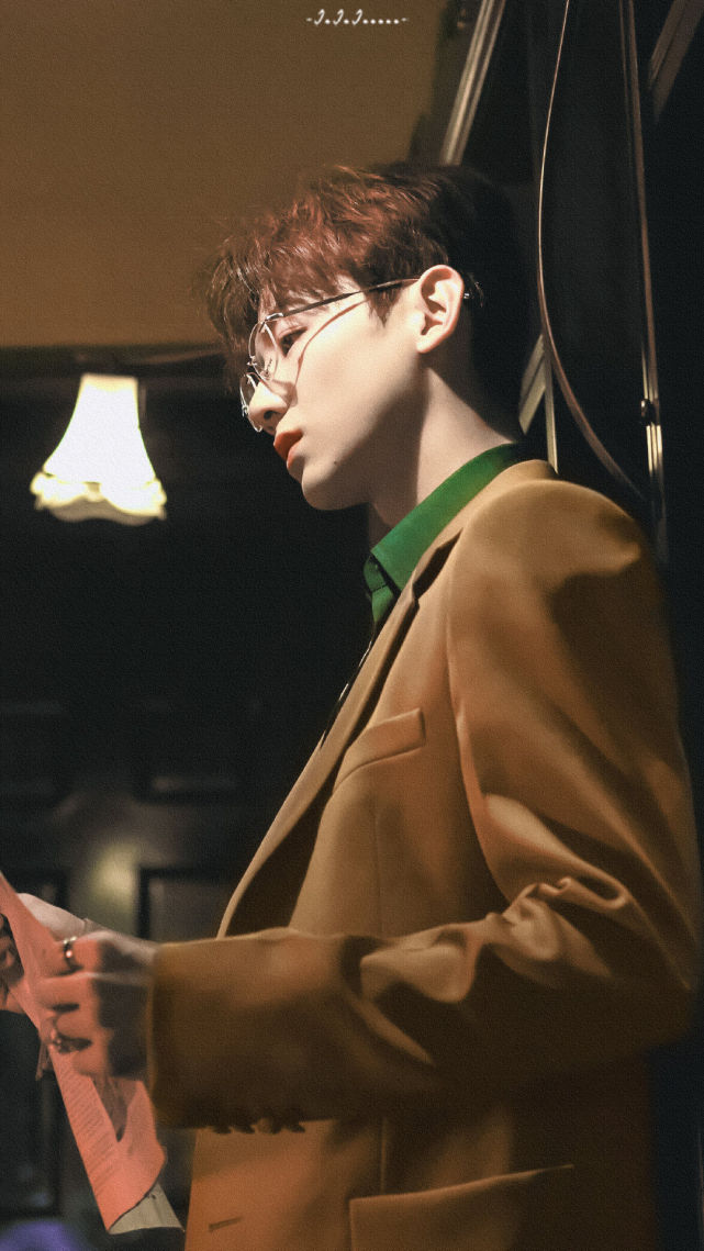 白敬亭壁纸小白翩翩少年与炫酷刑警