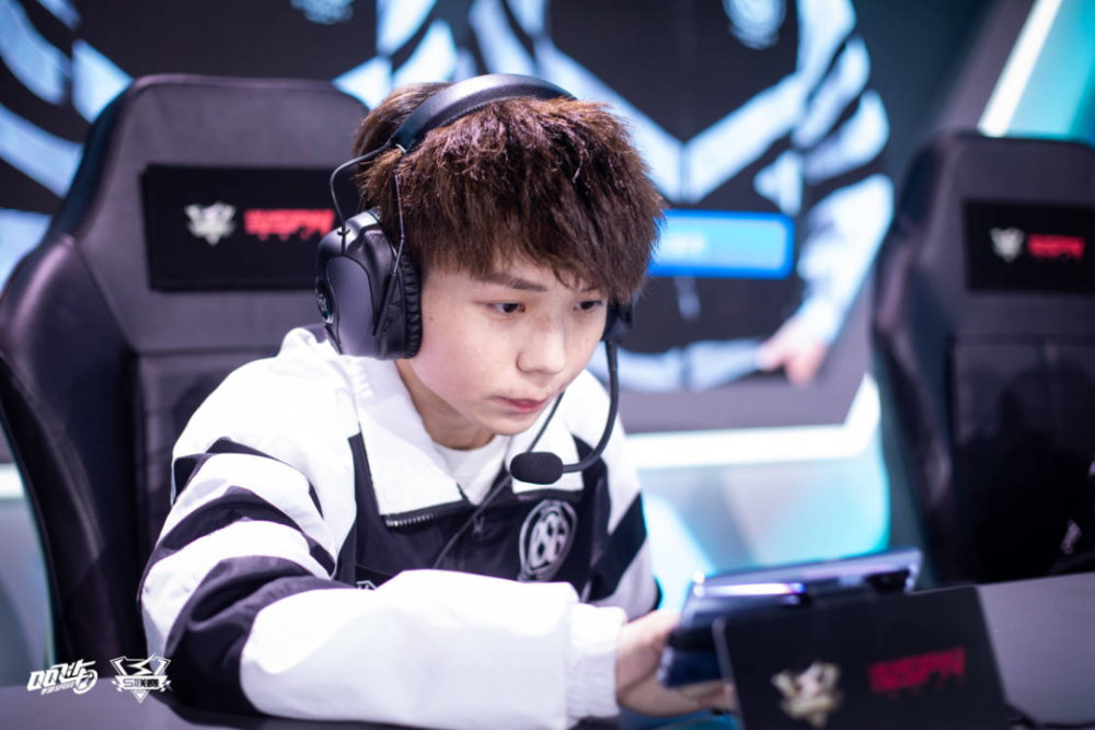 首轮个人竞速赛,rsg.小钰势不可挡,四刷记录助力rsg拿下首轮比分.