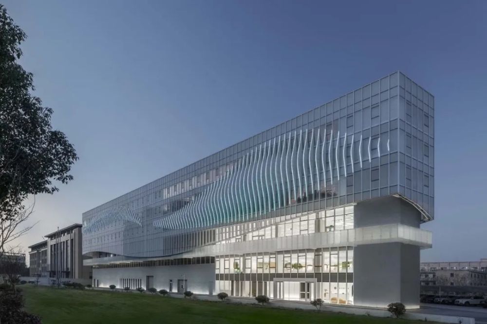 企业总部多层办公建筑设计浙江绍兴ééébsh品牌总部大楼案例