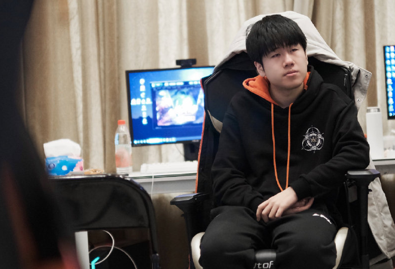 rng夺冠gala成mvplol官方提及uzi名副其实的传承者