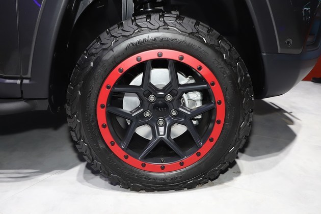 2021上海车展实拍jeep指南者offroader越野改装版