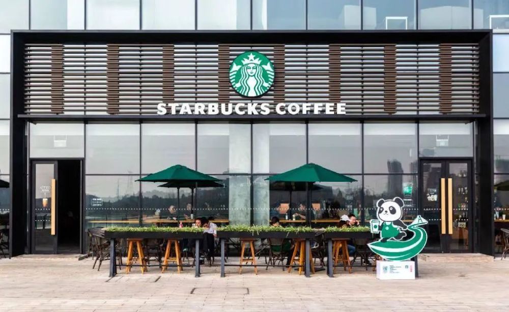 为何星巴克不卖小杯茶颜悦色排长龙