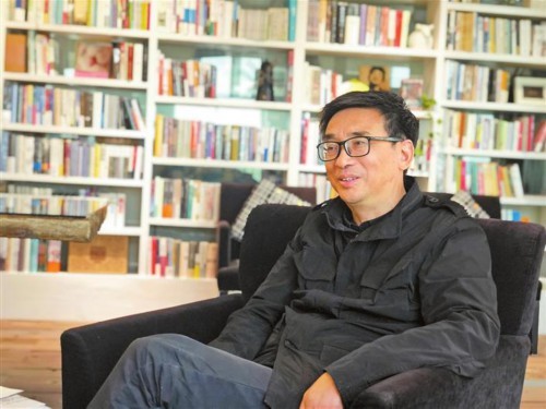 钱小华接受本报记者采访.