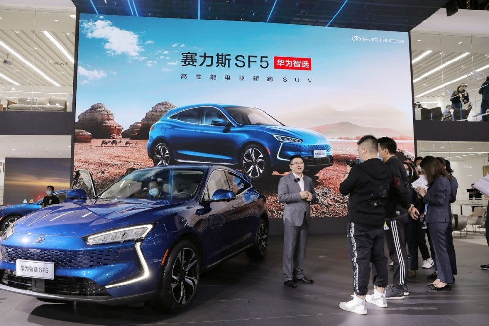 并于生态发布会现场正式发布赛力斯华为智选sf5,两驱版售价21