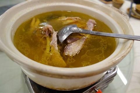 在月子期间,产妇尽量少吃这些食物,会让你虎背熊腰,还影响产奶