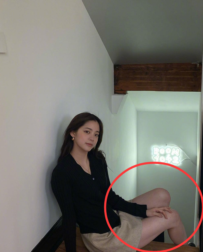 欧阳娜娜换下运动裤又恋上短裙可惜路人照暴露了真实腿型