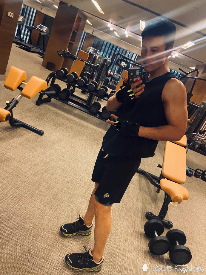 杜淳晒王灿与娃合照官宣当爸女儿名字太搞笑