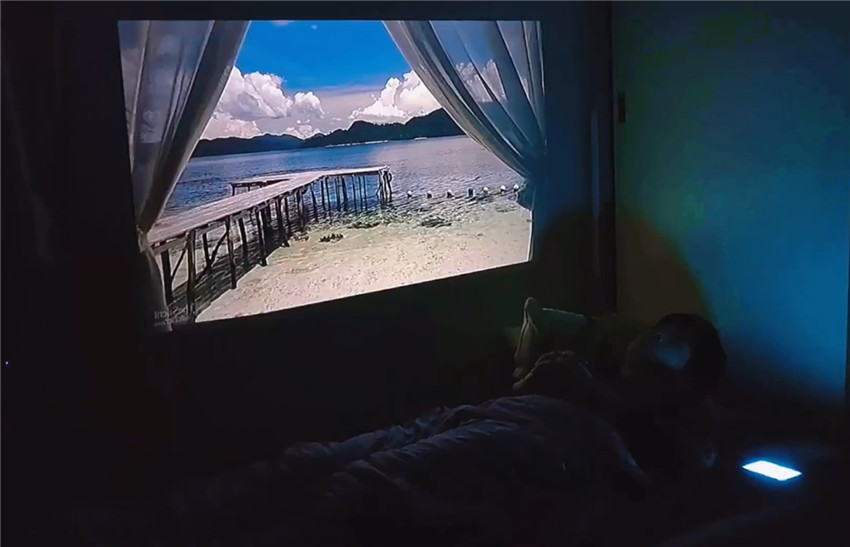 用投影仪做个"假窗户",随手切换窗外风景,网友:真有你的_腾讯新闻