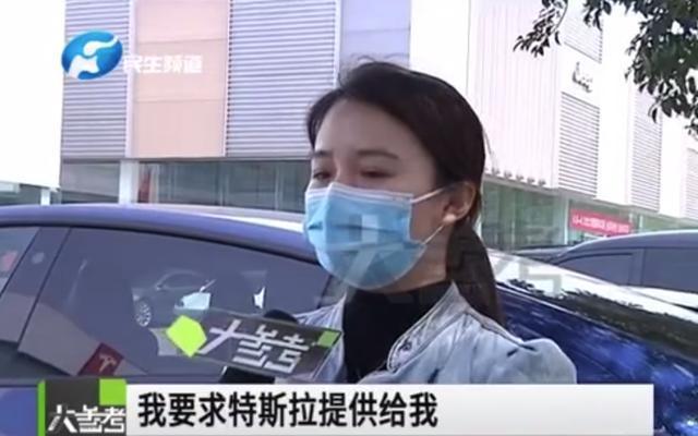 特斯拉女車主車頂維權拘留5日 經理回覆惹人發笑_騰訊新聞