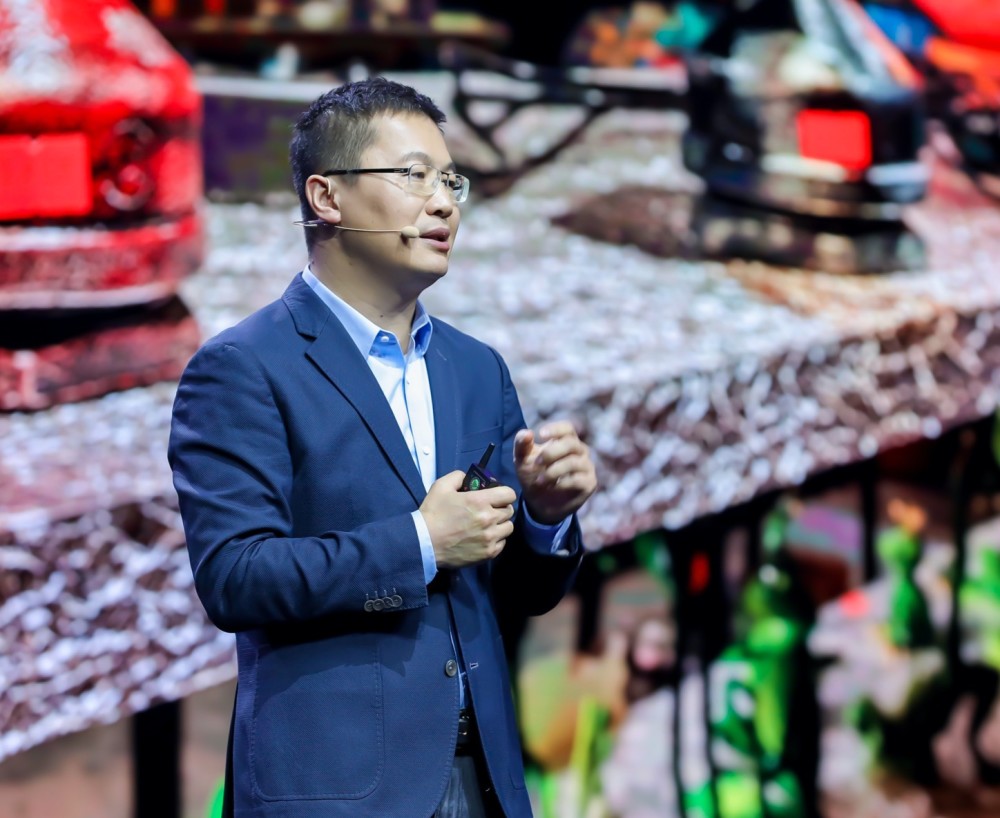 卢伟冰官宣红米k40游戏手机将于4月27日发布超级硬核