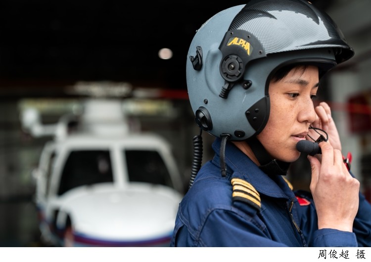 海上女搜救直升机机长宋寅关键时刻冲得上去也是团队定海神针