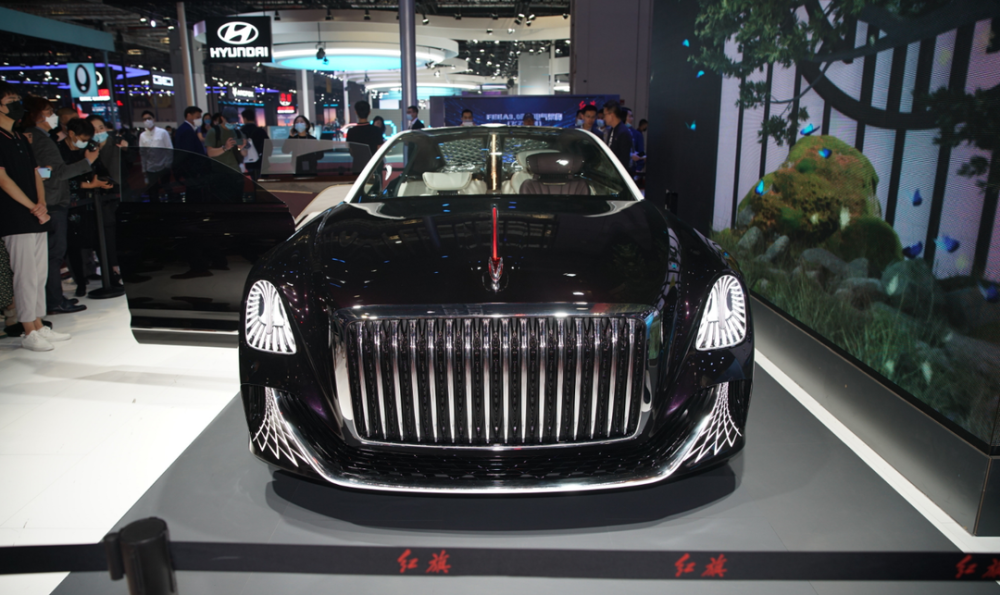 无框对开门,车内装吊灯,这奢华劲,也就红旗设计师干得出来