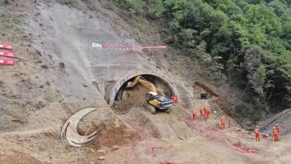 七峰山隧道顺利进洞武阳高速最新动态