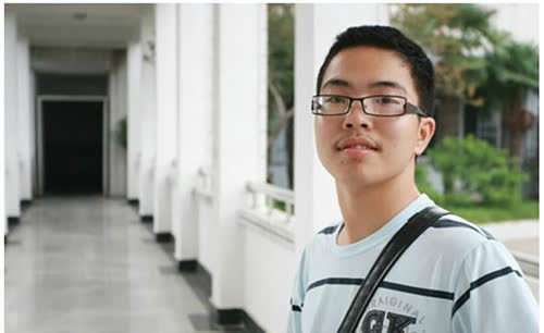 他叫王云飞,是如皋中学的学生,他在古文方面的造诣得益于他的母亲,在