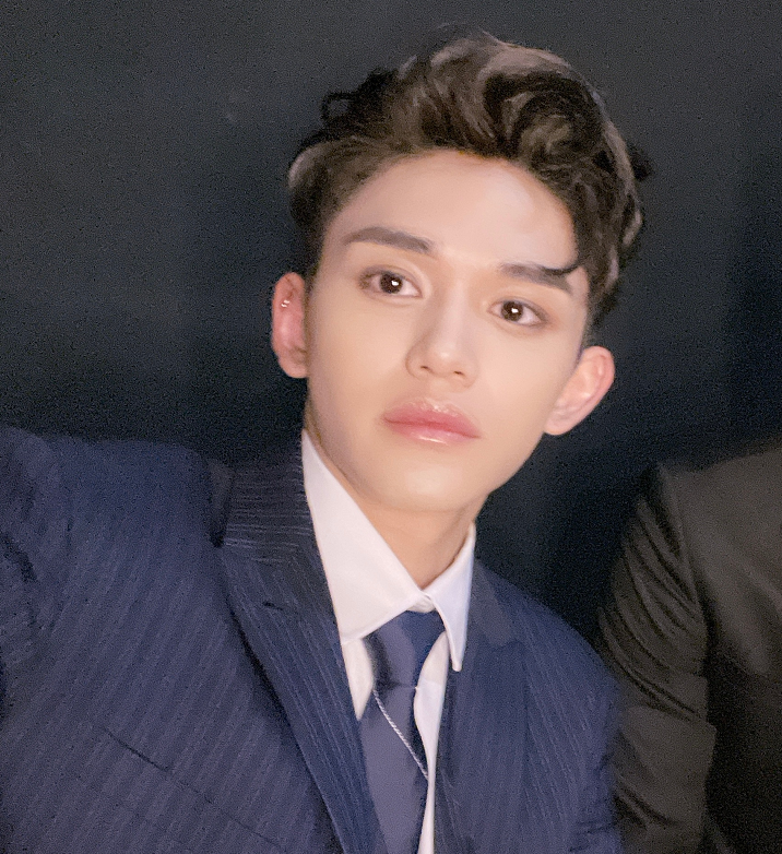 男士戴耳钉不能录节目看到黄旭熙的操作一般人可想不到