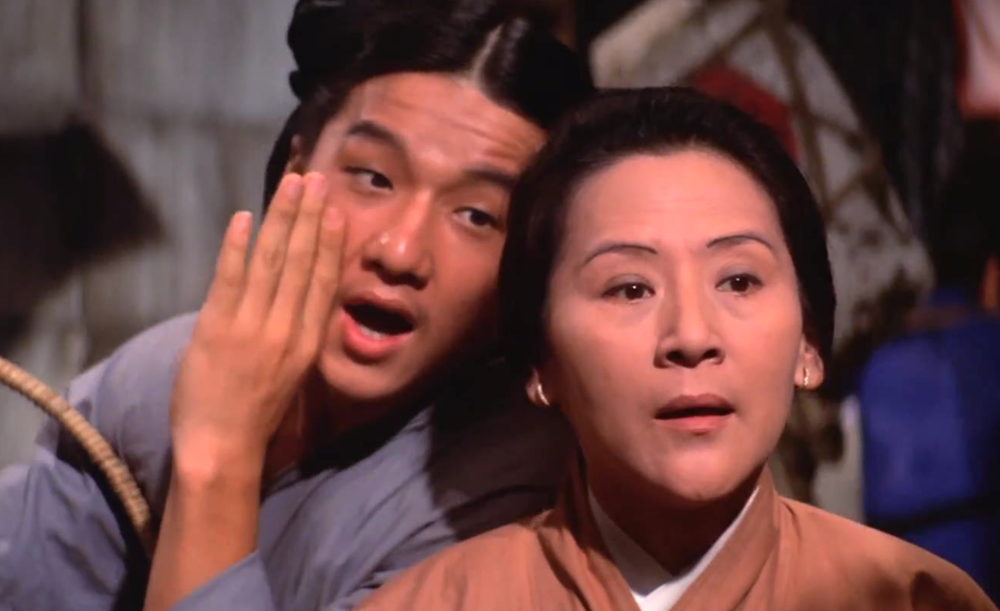 成龙成名之前的蹉跎岁月:被力捧三年不红,"风月片"里跑龙套