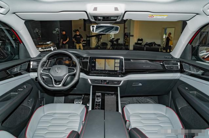 途昂X新车实拍,长度4.9米,老干部变小鲜肉