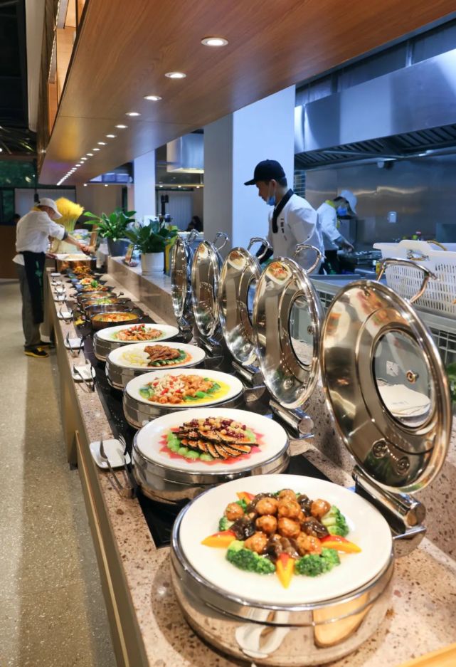 杭州新开一家自助餐居然有两百多道菜不过都是素的