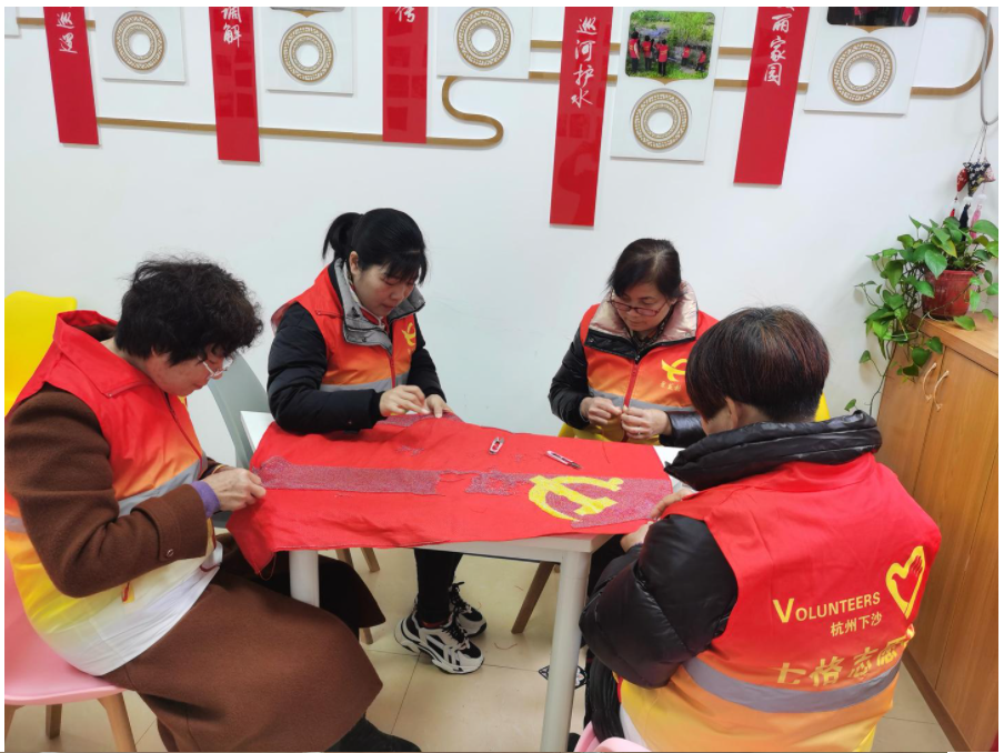 114240颗珠子 一面党旗九份情