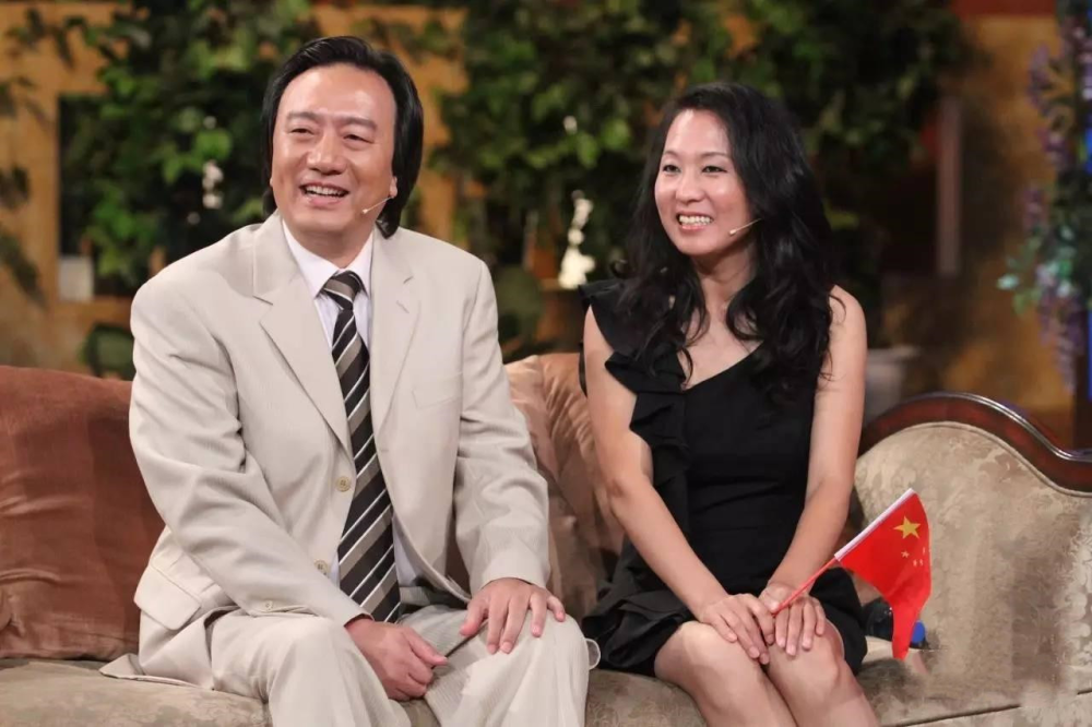 48岁王军霞徒步越野，结婚三次两度净身出户，和现任抚养三个孩子_腾讯新闻