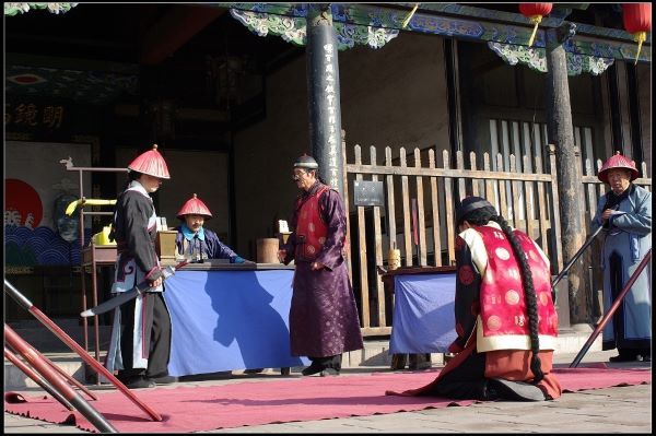 来看看古代的那些县官为了破案都使用了哪些巧妙的计谋