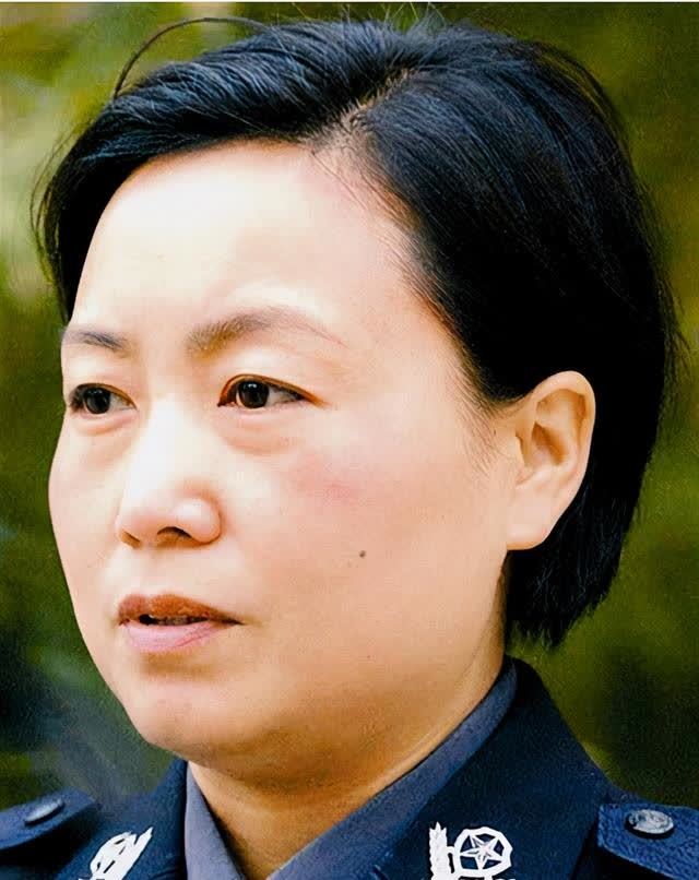 民众打官司,去世与妻子合葬,年纪45岁|任长霞|卫春晓|人民警察|登封市