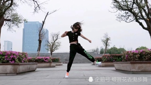 新32步鬼步舞《奢香夫人》,舞步简单好看,霸气十足