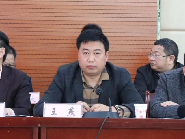 阆中中学新城校区高三年级组长杨贵,川绵外国语学校校长唐德富先后作