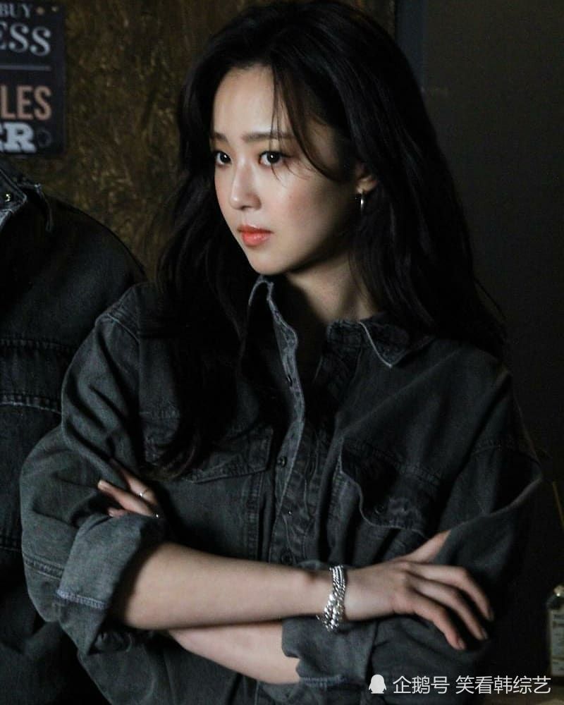 《顶楼2》崔艺彬以清纯可爱等多种魅力,展现了八色鸟的面貌_腾讯新闻