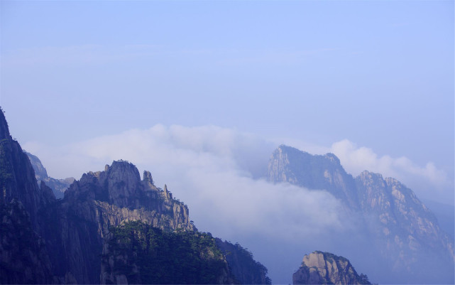 黃山自古就有云海之稱雲海是黃山的第一奇觀居四絕之首