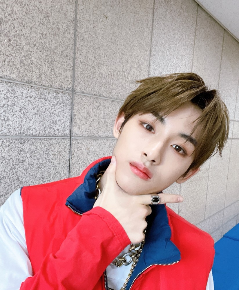 疑似在sm被职场霸凌nct中国成员董思成一人下跪的全球周边