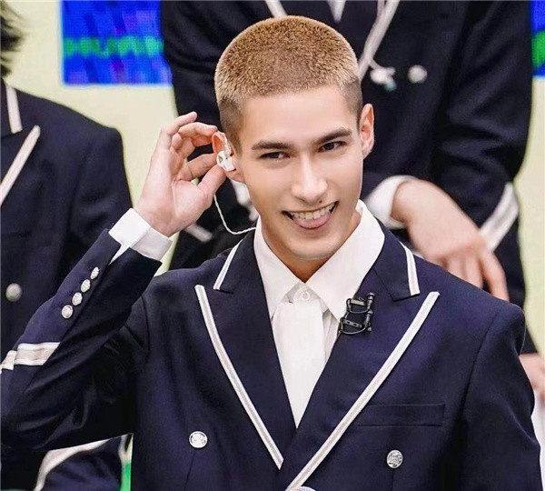 创4米卡素颜太能打金靖不相信让韩美娟约米卡现场认证