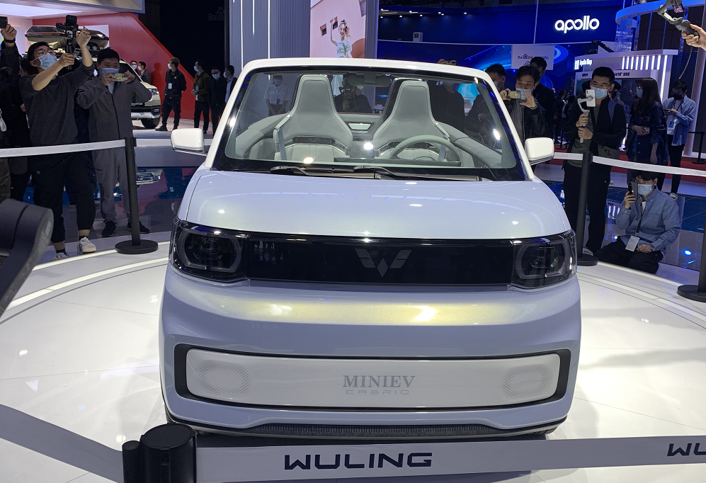 五菱宏光miniev敞篷版终于来了软顶敞篷双联屏适合日常代步