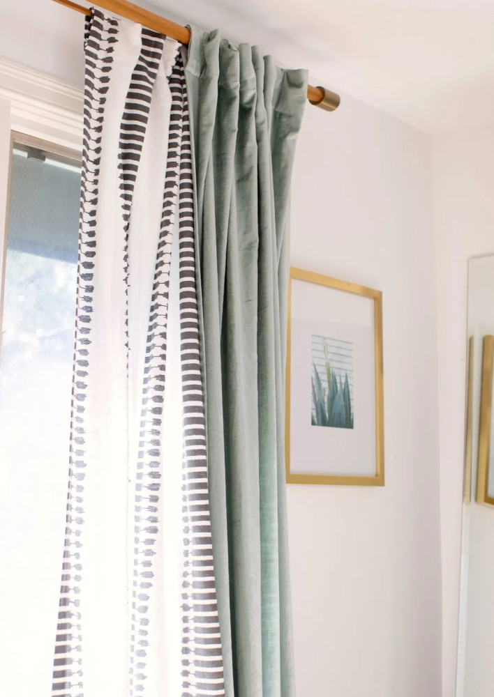 窗帘用罗马杆好还是用滑轨好呢