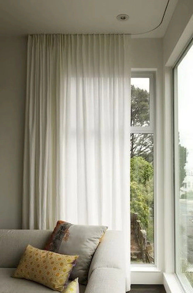 窗帘用罗马杆好还是用滑轨好呢