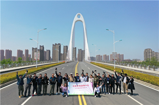 攝影採風團隊深入雄州中心區建設工地,滁河灣溼地公園,六合市民廣場等