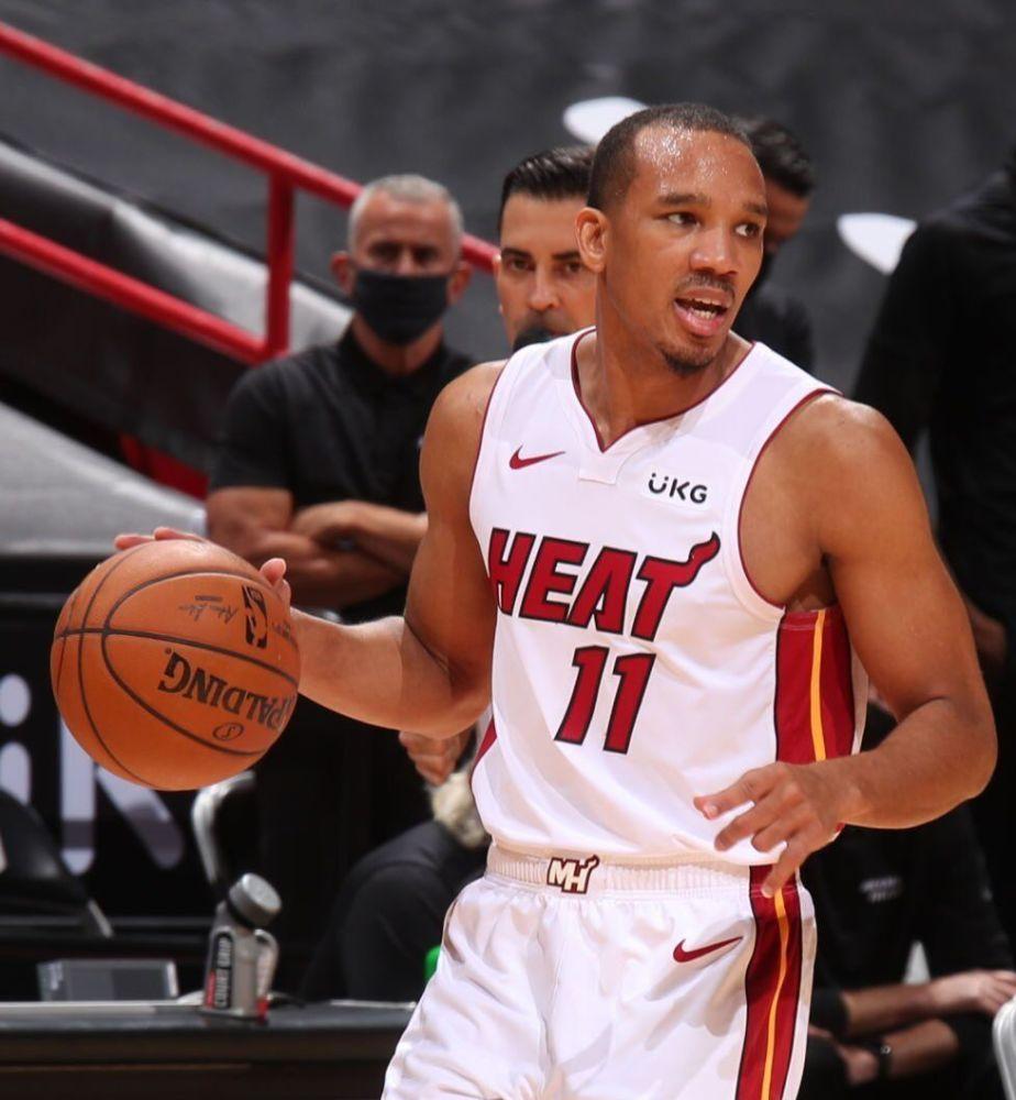 说到布拉德利恐怕湖人的球迷是最为恼火,上个赛季布拉德利效力湖人