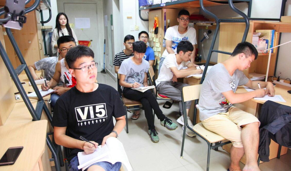 大学室友拒绝aa买空调我独自安装却被众人说成奇葩