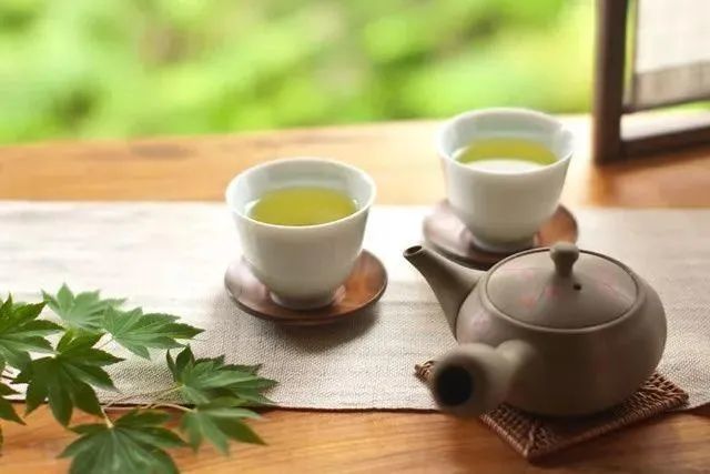 茶煎谷雨春,谷雨养生就喝茶!这个季节喝茶有门道,老中医给你一一道来