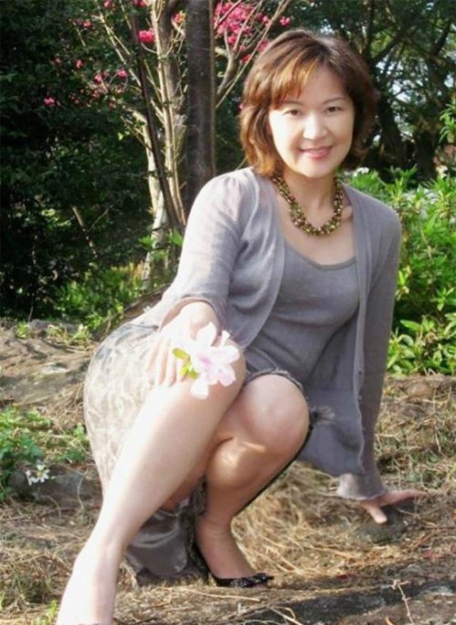 女人過了40歲這幾種顏色不要穿顯老沒氣質就像黃臉婆