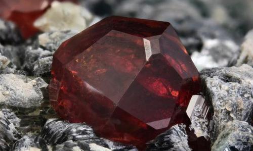 地球上最为昂贵的物品,金属锎价值大约为黄金的65万倍