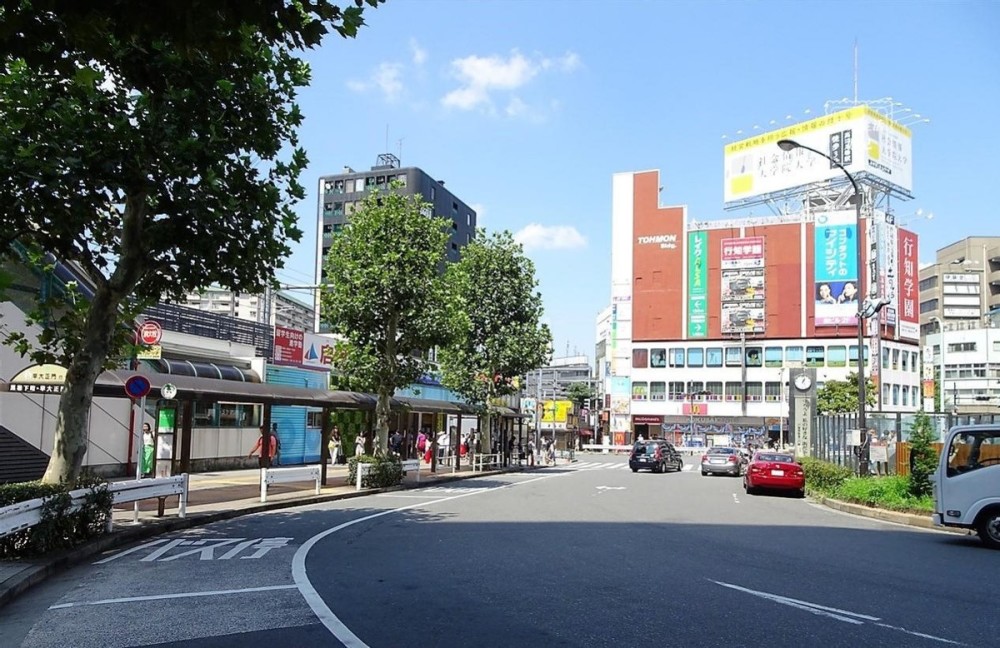 东京山手线各车站介绍 去早稻田大学逛逛 忙碌的新宿 涩谷车站 腾讯新闻