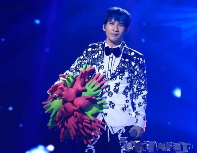 大张伟模仿窦唯引泪崩蹭热度还是真致敬